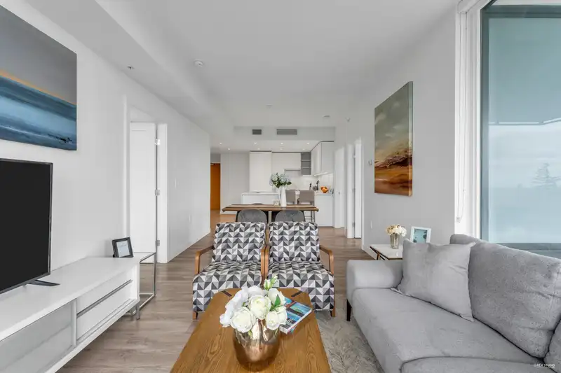 909 6699 DUNBLANE AVENUE - photo 4 of 40