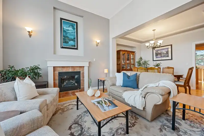 16958 80A AVENUE - photo 4 of 40