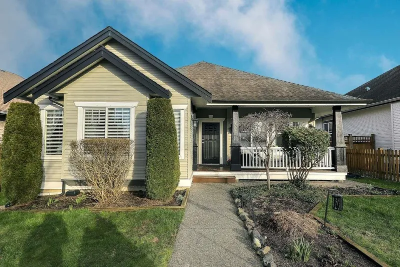 6842 184TH STREET - photo 1 of 25