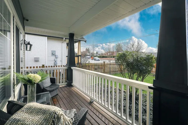 6842 184TH STREET - photo 3 of 25