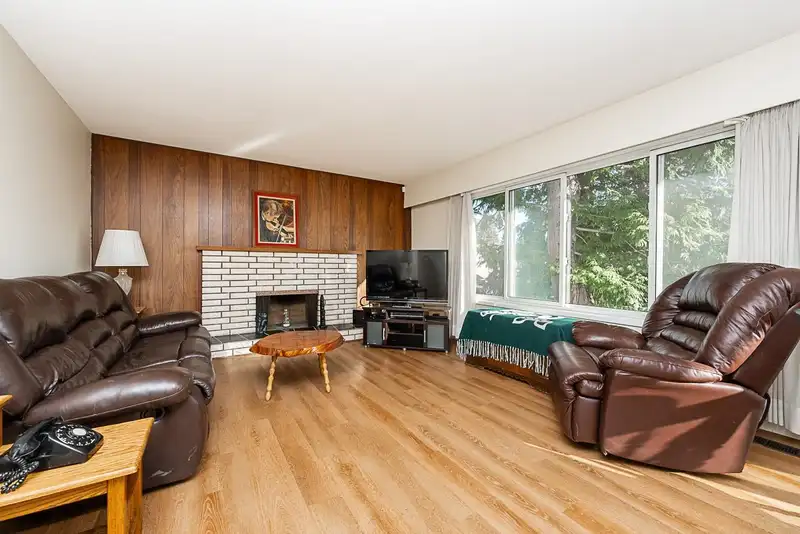 8083 112A STREET - photo 4 of 28