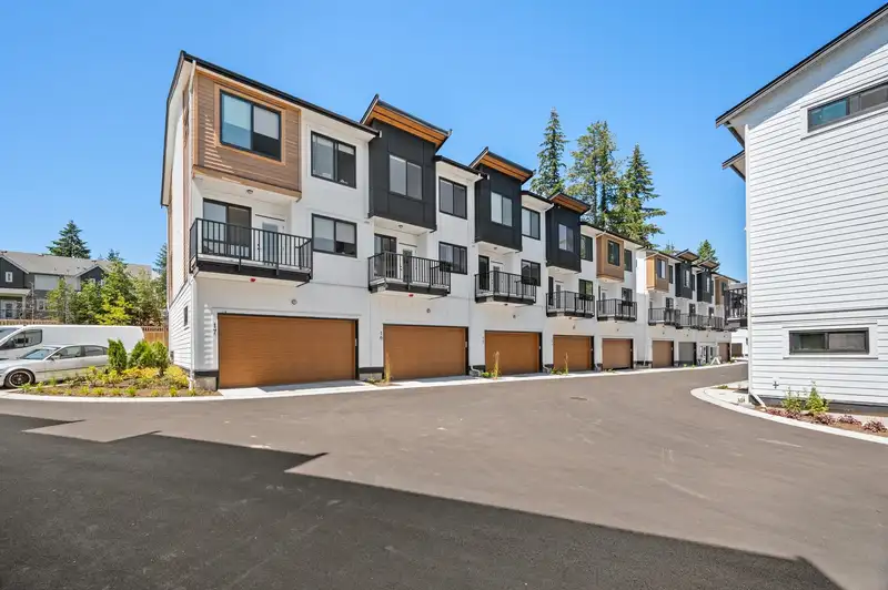 16 17538 100 AVENUE - photo 1 of 36