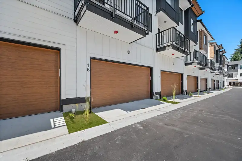 16 17538 100 AVENUE - photo 3 of 36