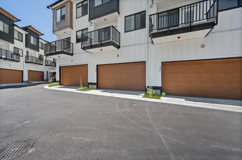 16 17538 100 AVENUE - photo 4 of 36