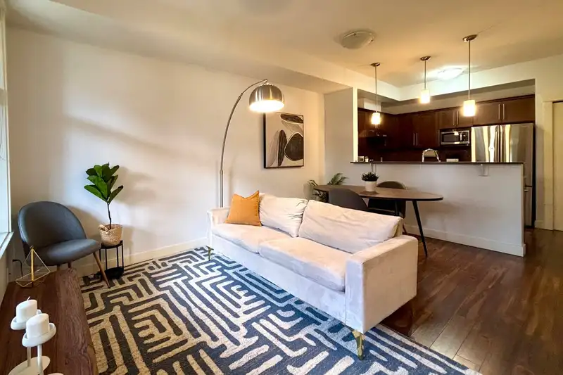 23 6538 ELGIN AVENUE - photo 4 of 20