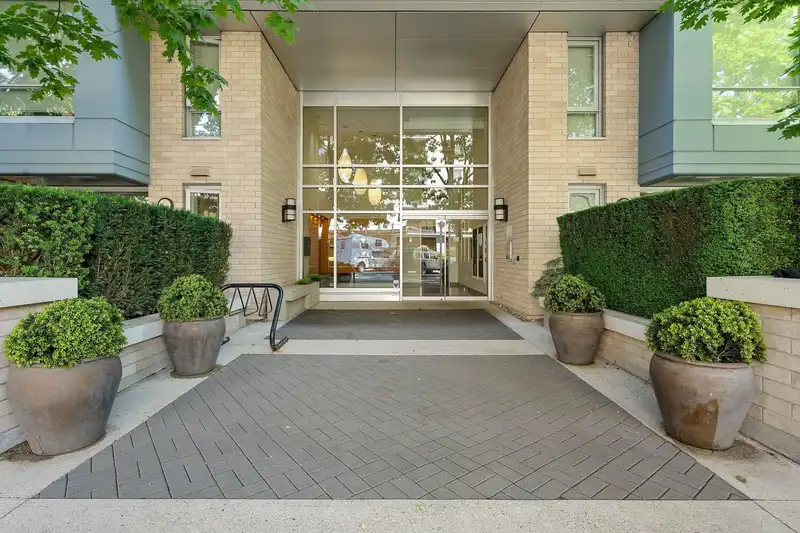 907 175 WEST 2ND ST STREET - photo 2 of 25