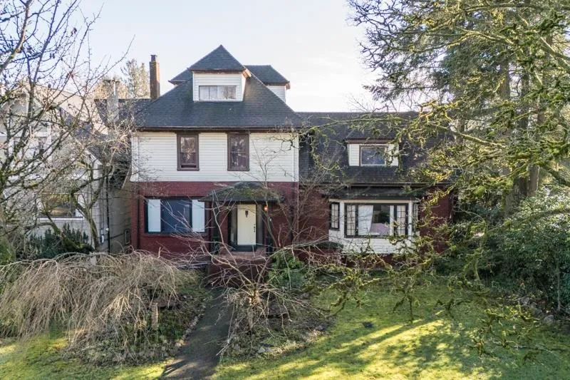 118 QUEENS AVENUE - photo 1 of 21