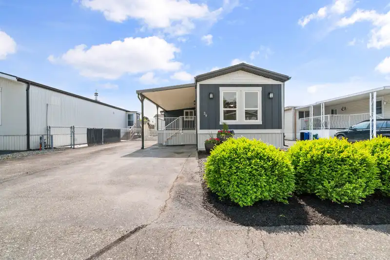 39 9055 ASHWELL ROAD - photo 1 of 32