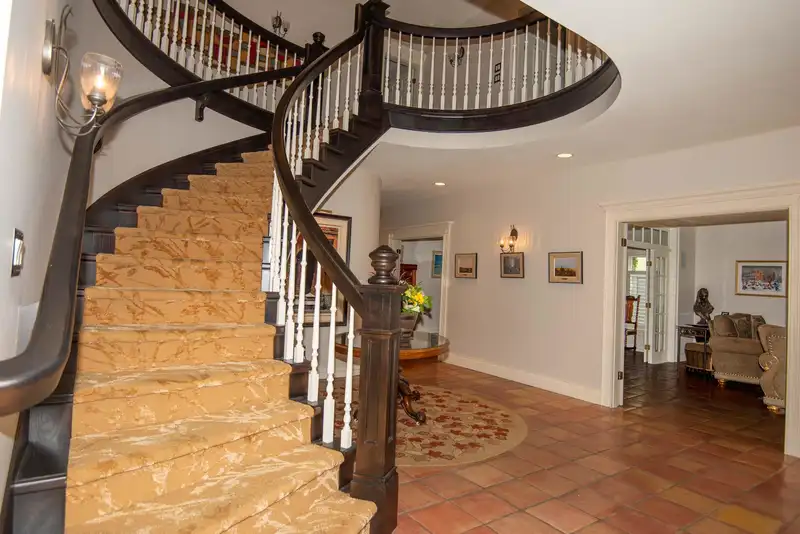 6380 CHELMSFORD STREET - photo 4 of 40