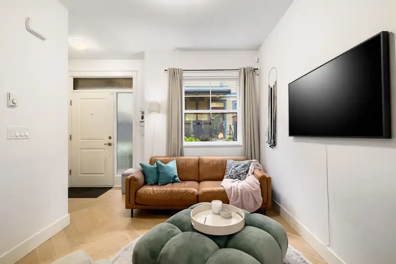 1829 CHARLES STREET - photo 2 of 28