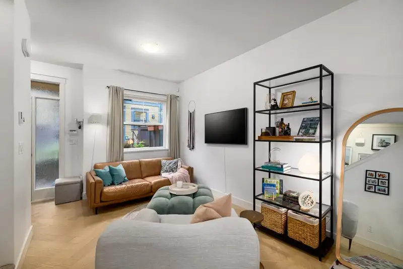 1829 CHARLES STREET - photo 3 of 28