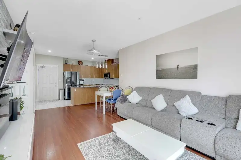 208 2488 KELLY AVENUE - photo 3 of 25