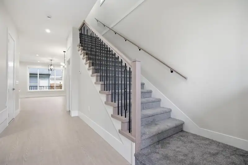 17156 1 AVENUE - photo 3 of 31