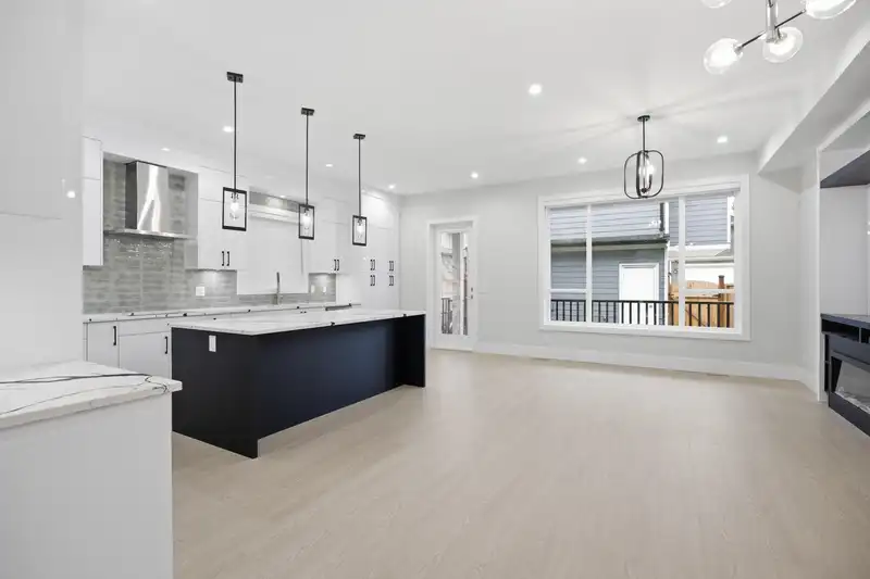 17156 1 AVENUE - photo 4 of 31