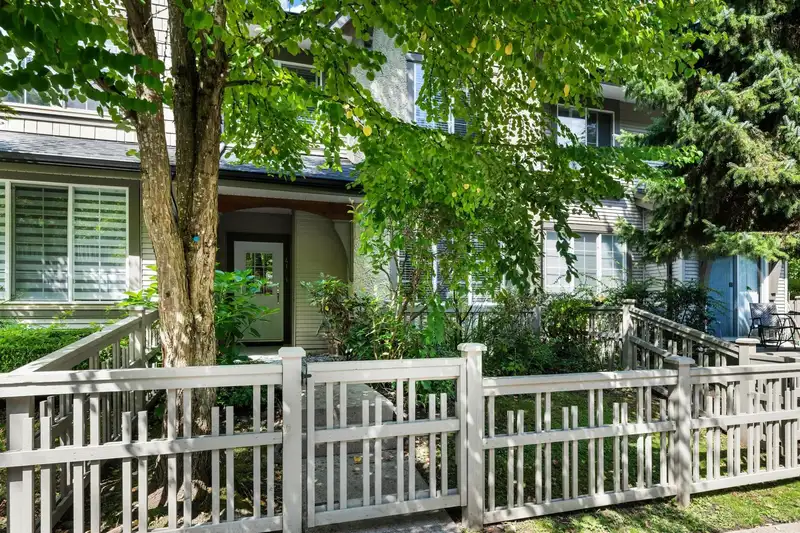 41 8415 CUMBERLAND PLACE - photo 2 of 36