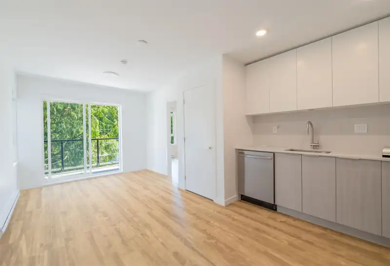 518 13968 LAUREL DRIVE - photo 2 of 10