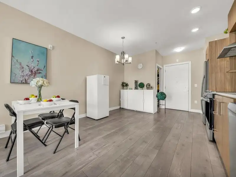 221 2889 E 1ST AVENUE - photo 4 of 28