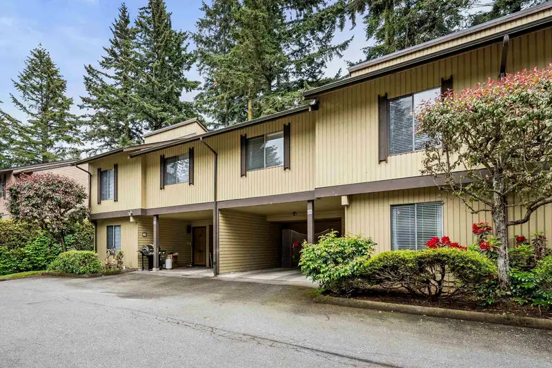 25 2998 MOUAT DRIVE - photo 1 of 26