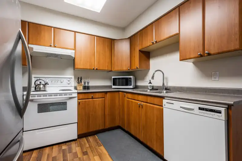 25 2998 MOUAT DRIVE - photo 4 of 26