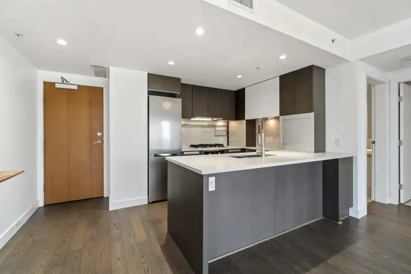 808 288 W 1ST AVENUE - photo 4 of 37