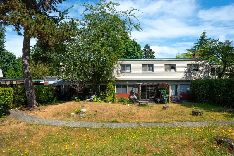 2765 WESTVIEW DRIVE - photo 1 of 40