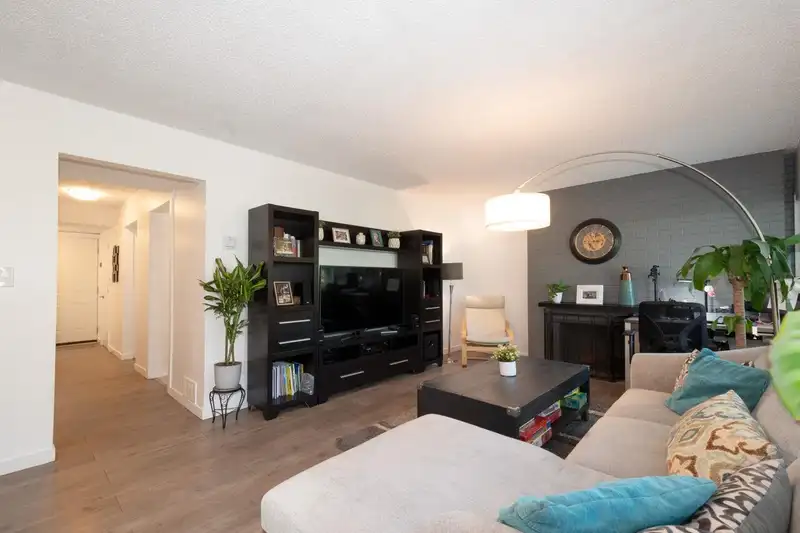 2765 WESTVIEW DRIVE - photo 2 of 40