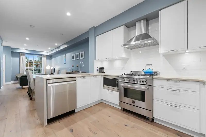 8121 SHAUGHNESSY STREET - photo 2 of 39