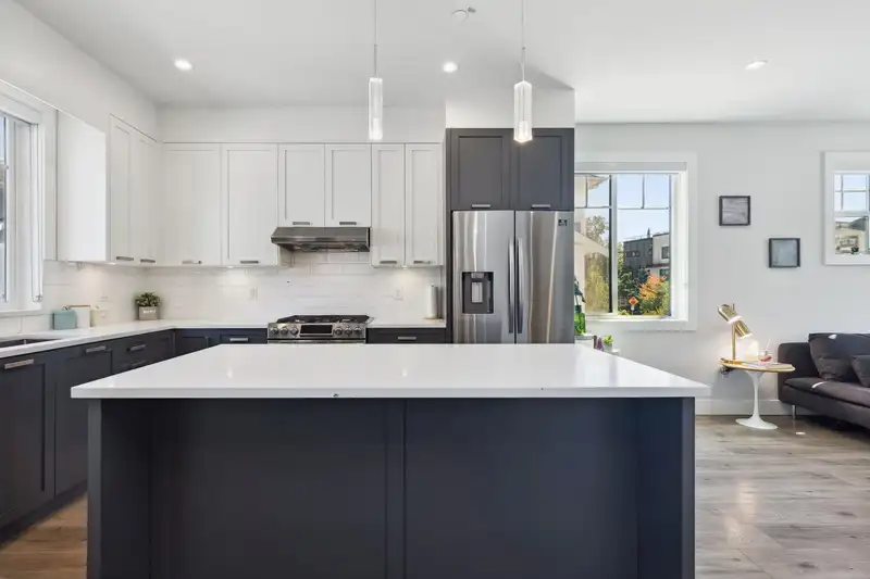 49 189 WOOD STREET - photo 1 of 33