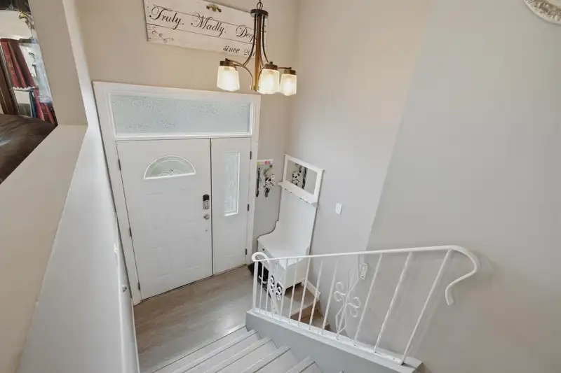 8762 CORNWALL CRESCENT - photo 3 of 40