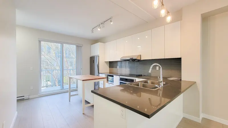 100 5550 ADMIRAL WAY - photo 2 of 25