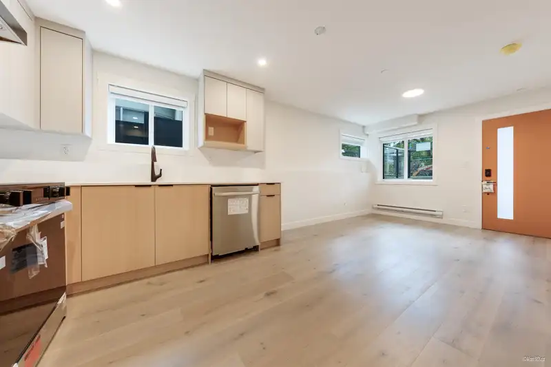 103 5092 SLOCAN STREET - photo 2 of 12