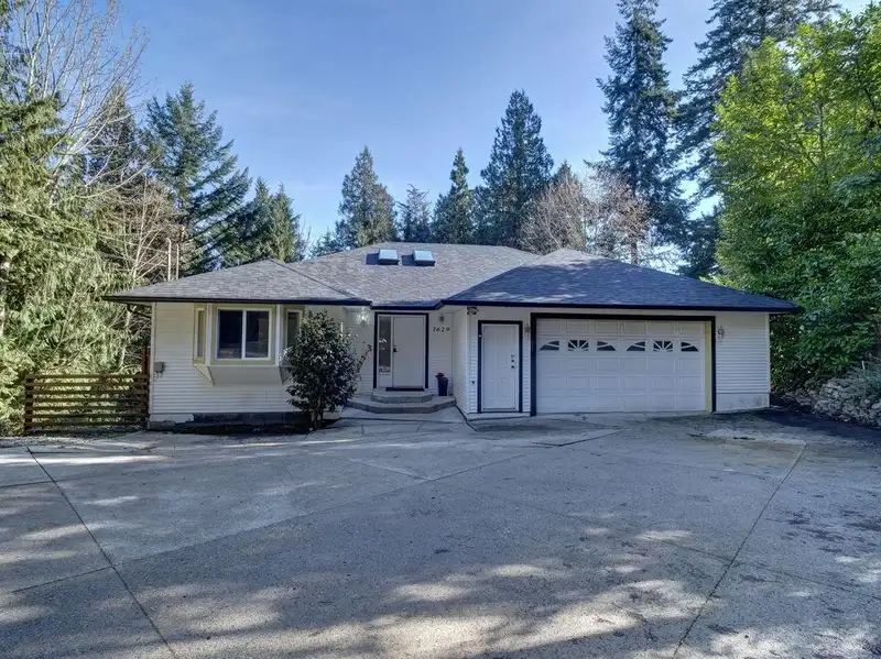 7629 REDROOFFS ROAD - photo 1 of 27