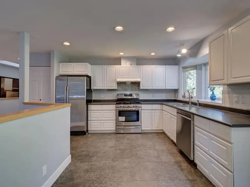 7629 REDROOFFS ROAD - photo 4 of 27