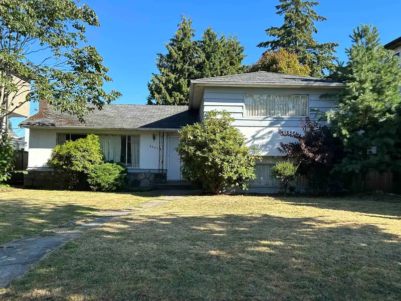 2621 MCBAIN AVENUE - photo 1 of 18