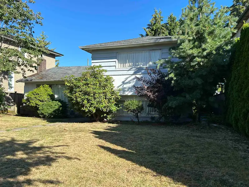 2621 MCBAIN AVENUE - photo 3 of 18
