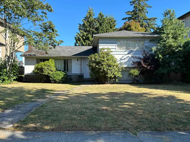 2621 MCBAIN AVENUE - photo 4 of 18