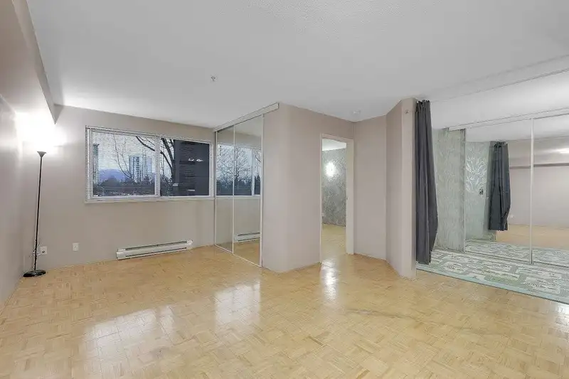 308 10533 UNIVERSITY DRIVE - photo 4 of 27
