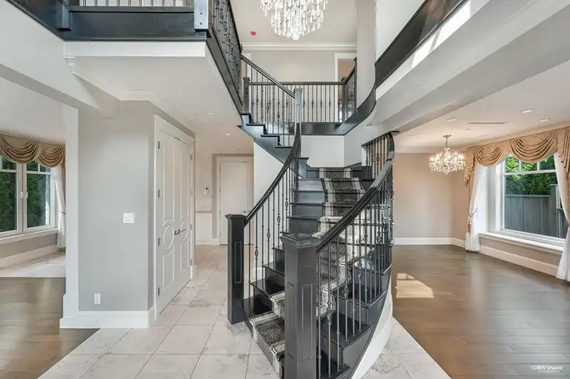 2111 OTTAWA AVENUE - photo 2 of 40