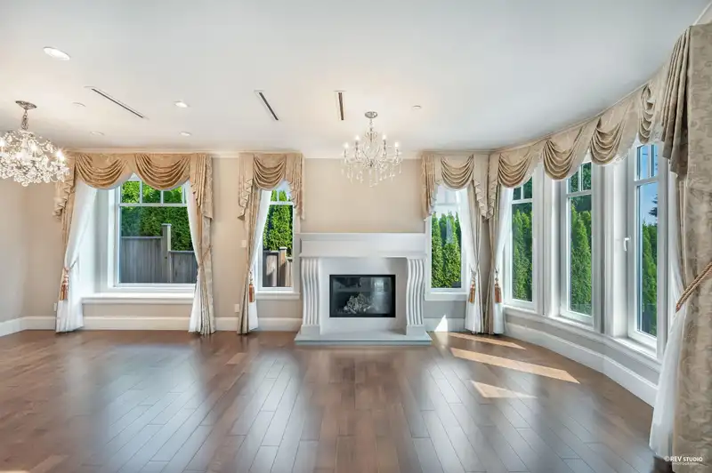 2111 OTTAWA AVENUE - photo 3 of 40
