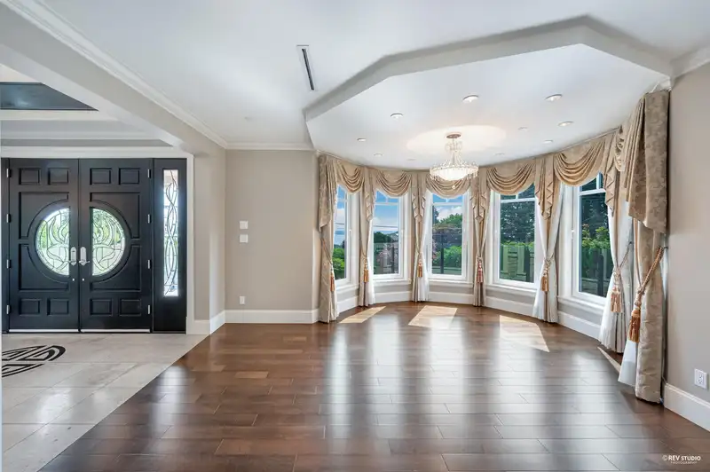 2111 OTTAWA AVENUE - photo 4 of 40