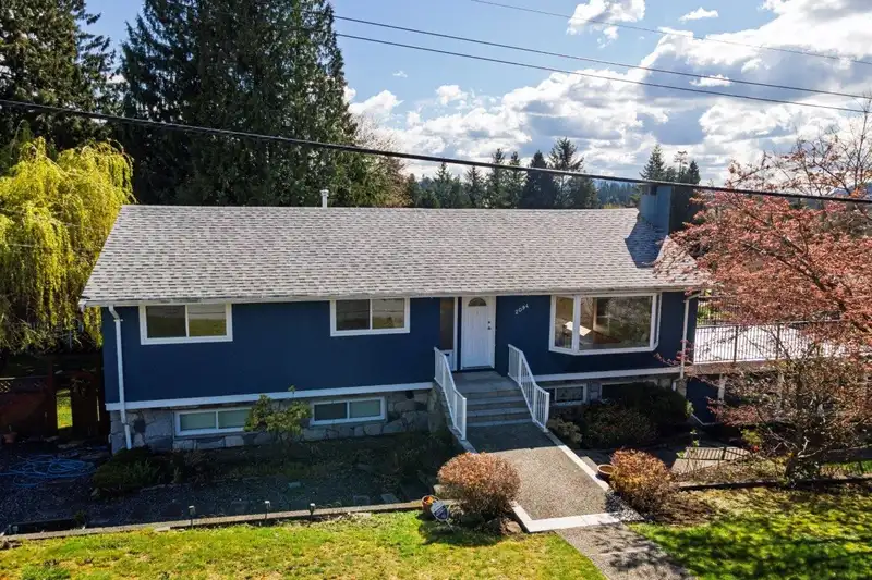 2094 VIEWLYNN DRIVE - photo 2 of 40