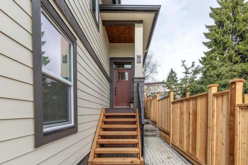 3 1211 THOMAS AVENUE - photo 2 of 25