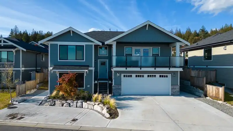 5629 KINGBIRD CRESCENT - photo 1 of 32