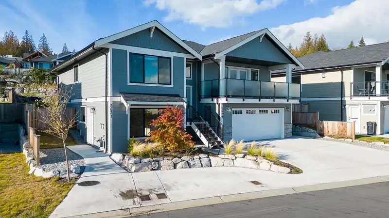 5629 KINGBIRD CRESCENT - photo 2 of 32
