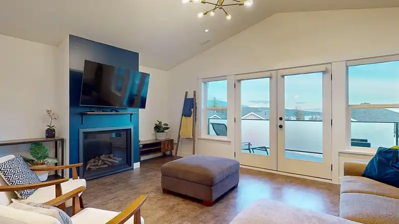5629 KINGBIRD CRESCENT - photo 3 of 32