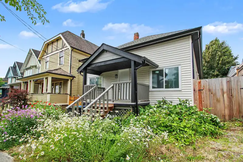 805 MILTON STREET - photo 3 of 40