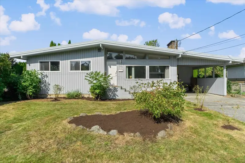 45415 BARTON AVENUE - photo 1 of 40