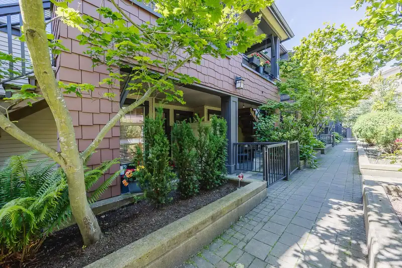 37 19478 65 AVENUE - photo 3 of 33