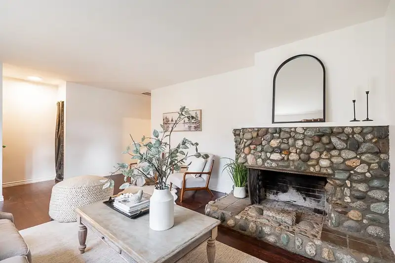 3831 LAMOND AVENUE - photo 3 of 35