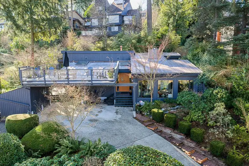 814 WASHINGTON DRIVE - photo 1 of 40